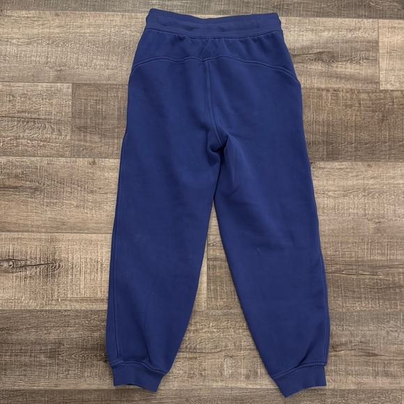 82. EUC- Lululemon Scuba High-Rise Relaxed Jogger - Picture 6 of 9